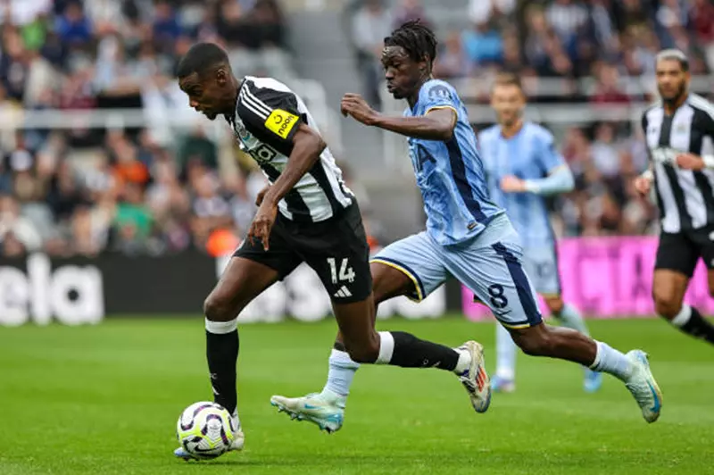 نجوم في مهب الريح: 7 لاعبين مرشحين للرحيل عن الدوري الإنجليزي